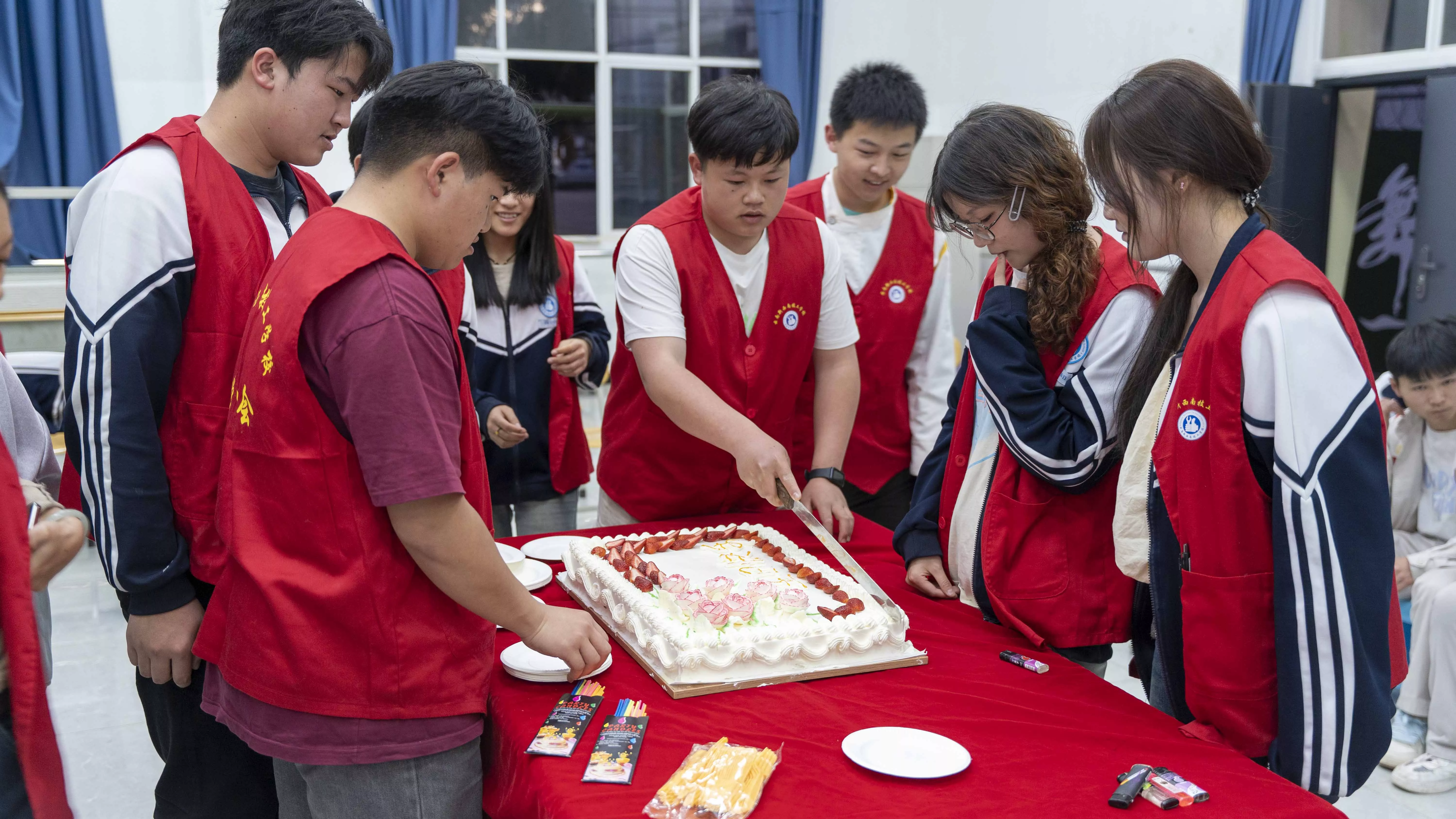 学生会组织的学生生日会